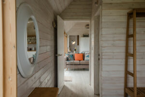 Watchroom - Bed to Living